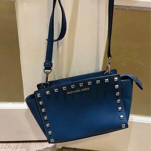 Michael Kors blue crossbody purse, used but in perfect condition
